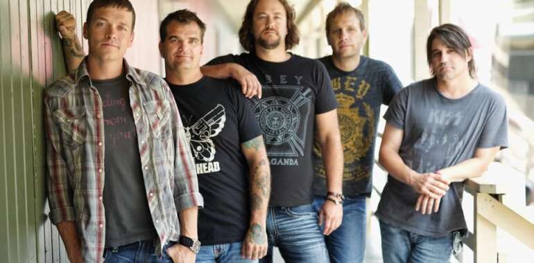Morre Brad Arnold, vocalista do 3 Doors Down, aos 47 anos