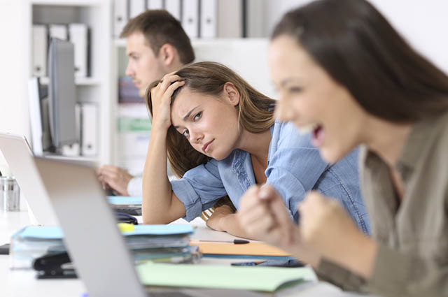 As orações afastam as pessoas negativas e invejosas (Foto: depositphotos)
